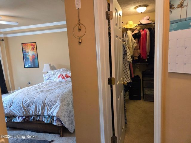 8408 Biggin Hill Ln, Louisville, KY 40220
