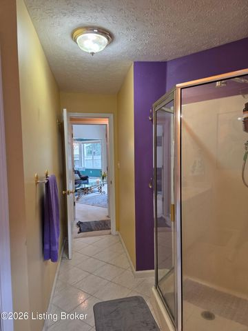 8408 Biggin Hill Ln, Louisville, KY 40220