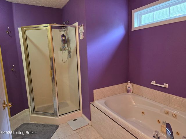 8408 Biggin Hill Ln, Louisville, KY 40220