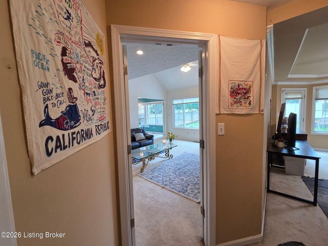8408 Biggin Hill Ln, Louisville, KY 40220