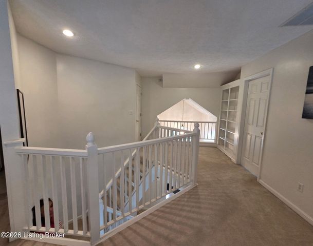 8408 Biggin Hill Ln, Louisville, KY 40220