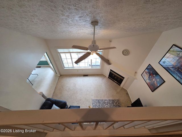 8408 Biggin Hill Ln, Louisville, KY 40220