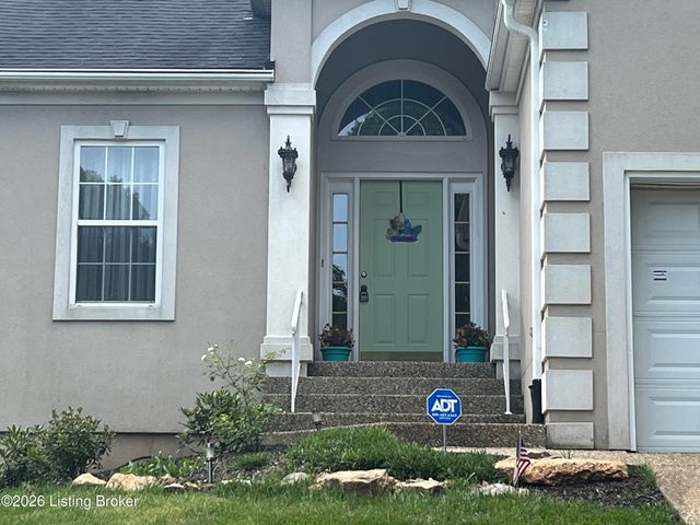 8408 Biggin Hill Ln, Louisville, KY 40220