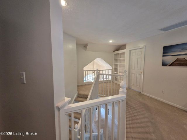 8408 Biggin Hill Ln, Louisville, KY 40220
