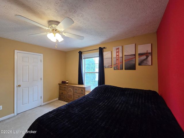 8408 Biggin Hill Ln, Louisville, KY 40220