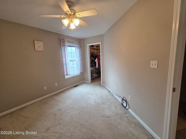 8408 Biggin Hill Ln, Louisville, KY 40220