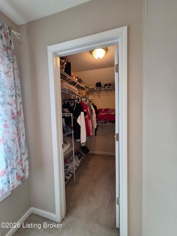 8408 Biggin Hill Ln, Louisville, KY 40220