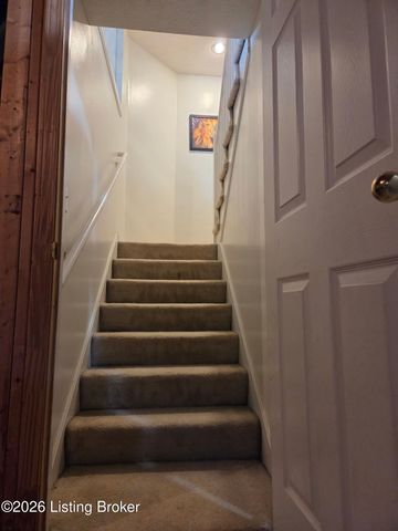 8408 Biggin Hill Ln, Louisville, KY 40220