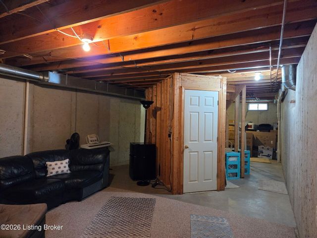 8408 Biggin Hill Ln, Louisville, KY 40220