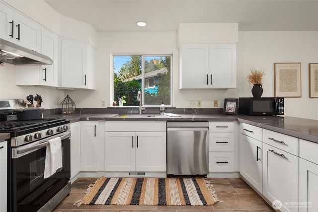 7805 186th Street SW, Edmonds, WA 98026