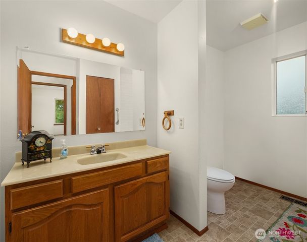 7805 186th Street SW, Edmonds, WA 98026