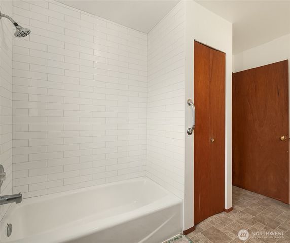 7805 186th Street SW, Edmonds, WA 98026