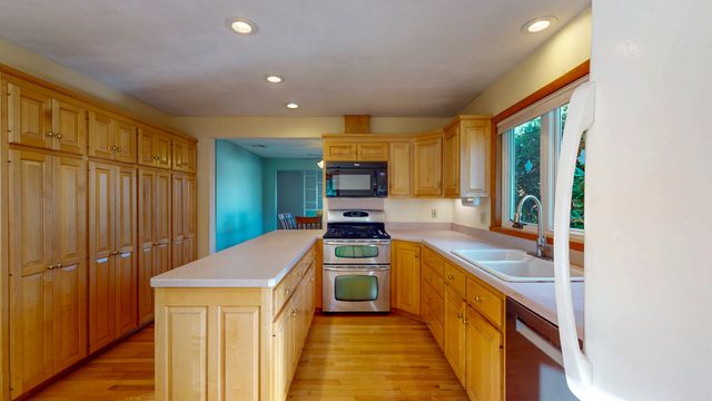 5 Faulkner Drive, Waterford, CT 06375