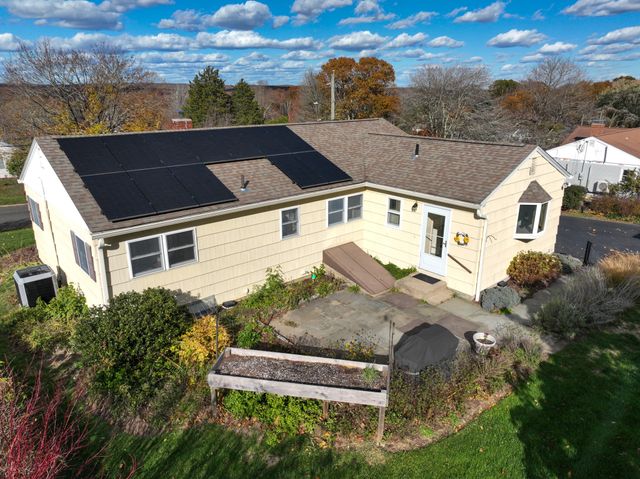 5 Faulkner Drive, Waterford, CT 06375