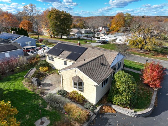 5 Faulkner Drive, Waterford, CT 06375