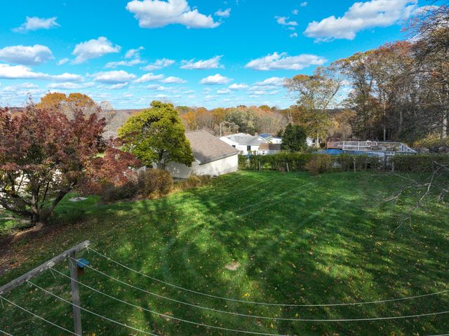 5 Faulkner Drive, Waterford, CT 06375