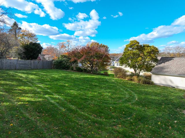 5 Faulkner Drive, Waterford, CT 06375