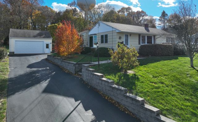 5 Faulkner Drive, Waterford, CT 06375