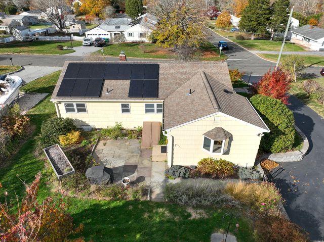 5 Faulkner Drive, Waterford, CT 06375