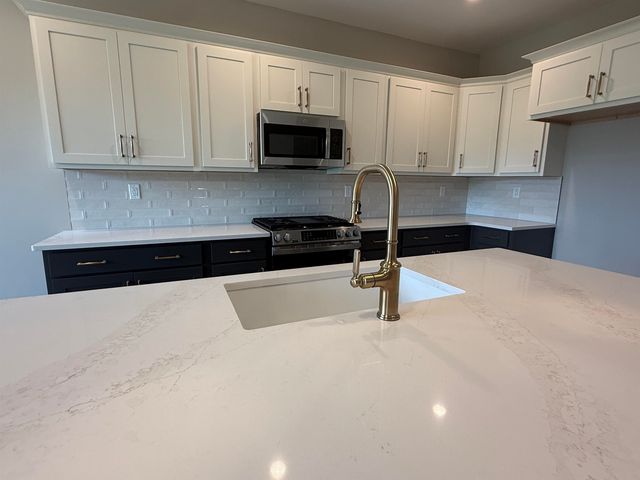 25 TREY MEADOWS DR, Oakland, TN 38060