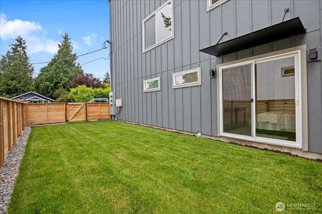 10330 Ashworth Avenue N, Seattle, WA 98133