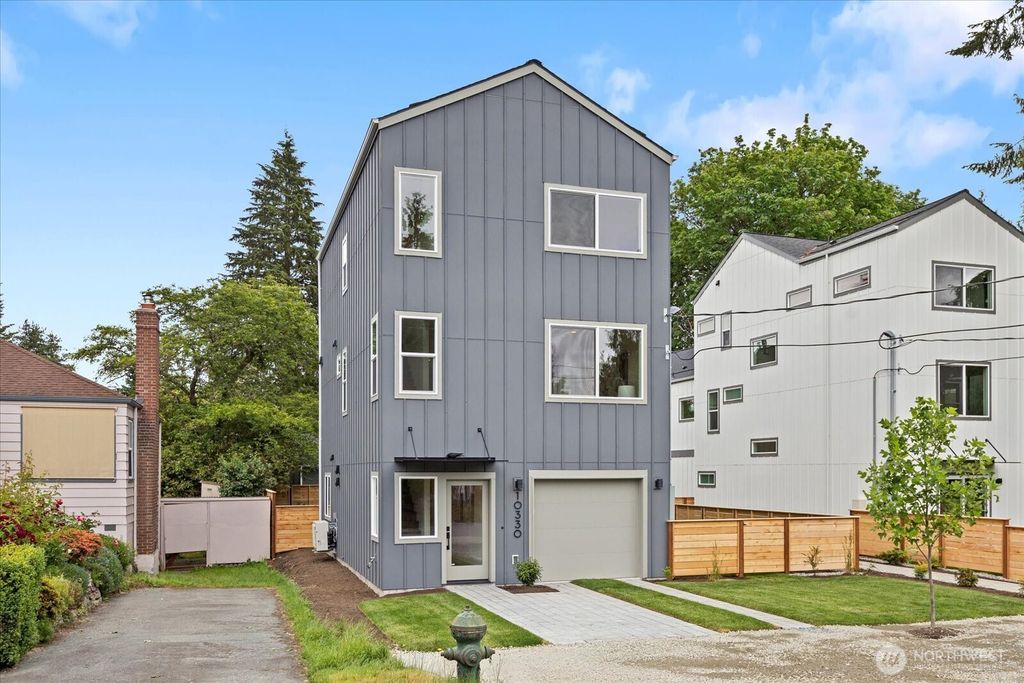 10330 Ashworth Avenue N, Seattle, WA 98133