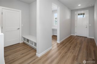 562 SW 97th Street #4, Seattle, WA 98106