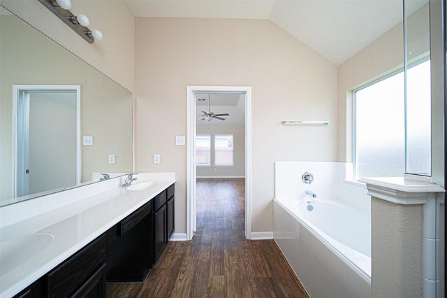 1014 Shadow Glenn Drive, Conroe, TX 77301