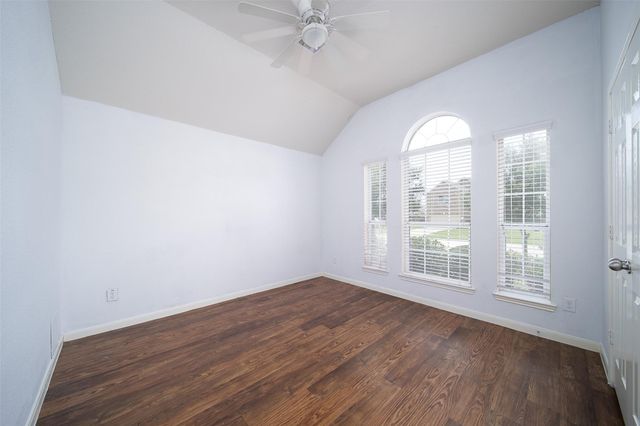 1014 Shadow Glenn Drive, Conroe, TX 77301