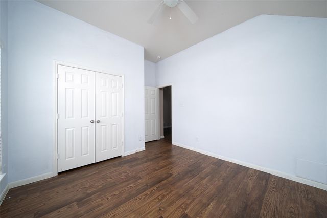1014 Shadow Glenn Drive, Conroe, TX 77301
