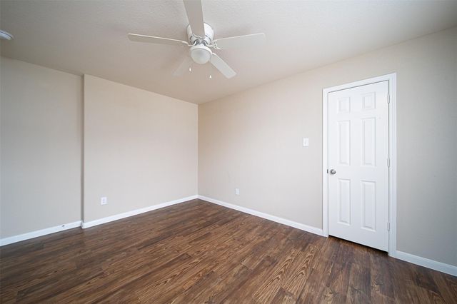 1014 Shadow Glenn Drive, Conroe, TX 77301
