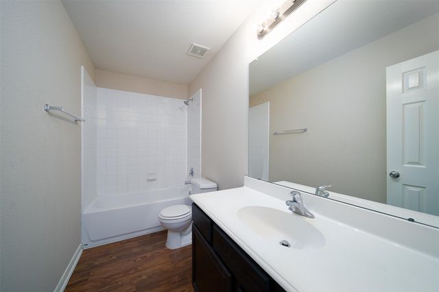 1014 Shadow Glenn Drive, Conroe, TX 77301