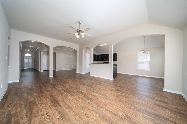 1014 Shadow Glenn Drive, Conroe, TX 77301
