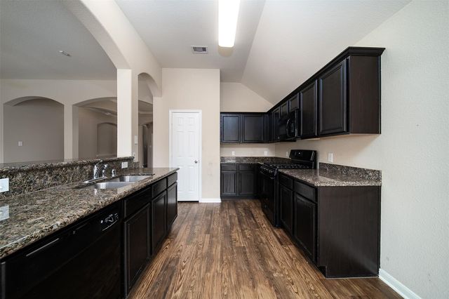 1014 Shadow Glenn Drive, Conroe, TX 77301