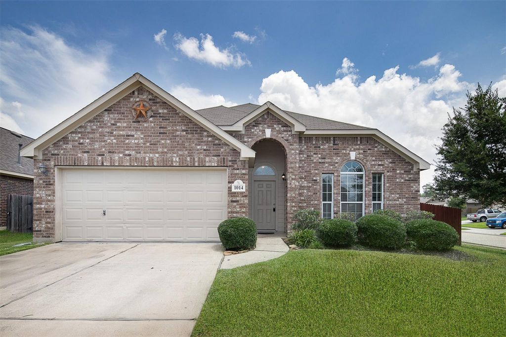 1014 Shadow Glenn Drive, Conroe, TX 77301