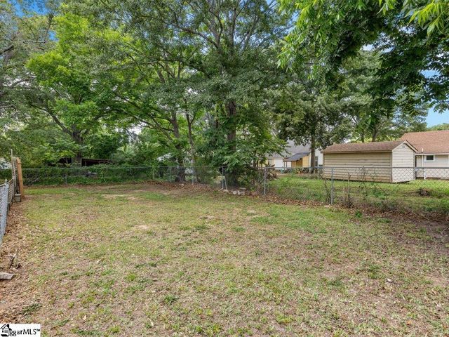 207 Poole Street, Woodruff, SC 29388