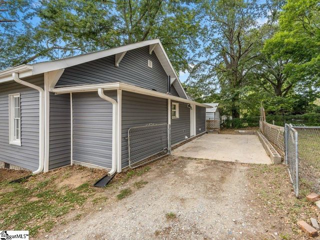 207 Poole Street, Woodruff, SC 29388