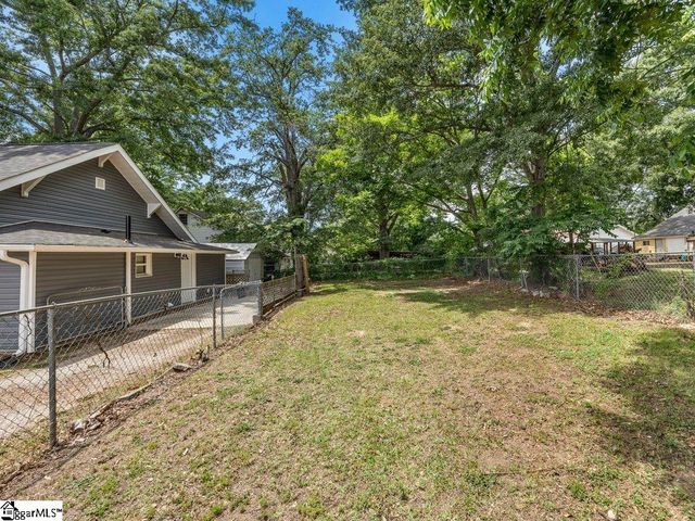 207 Poole Street, Woodruff, SC 29388