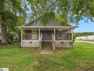 207 Poole Street, Woodruff, SC 29388