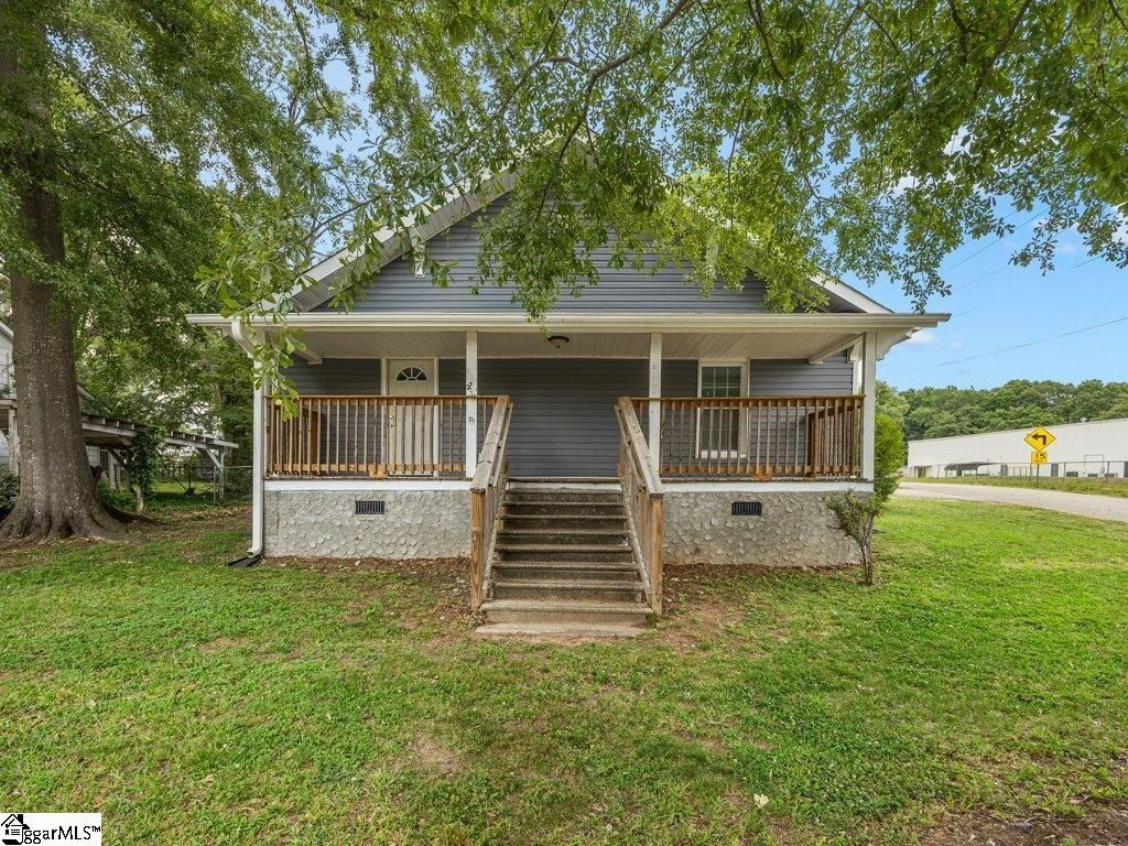 207 Poole Street, Woodruff, SC 29388