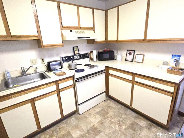 14 Pinney Street APT 46, Ellington, CT 06029