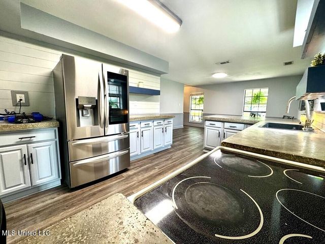 3099 Longfellow Drive, Bay Saint Louis, MS 39520