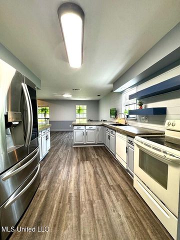 3099 Longfellow Drive, Bay Saint Louis, MS 39520