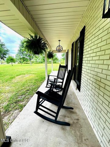3099 Longfellow Drive, Bay Saint Louis, MS 39520