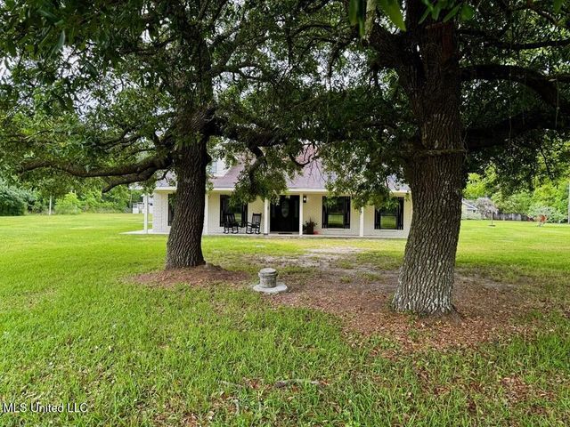 3099 Longfellow Drive, Bay Saint Louis, MS 39520