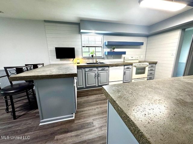 3099 Longfellow Drive, Bay Saint Louis, MS 39520
