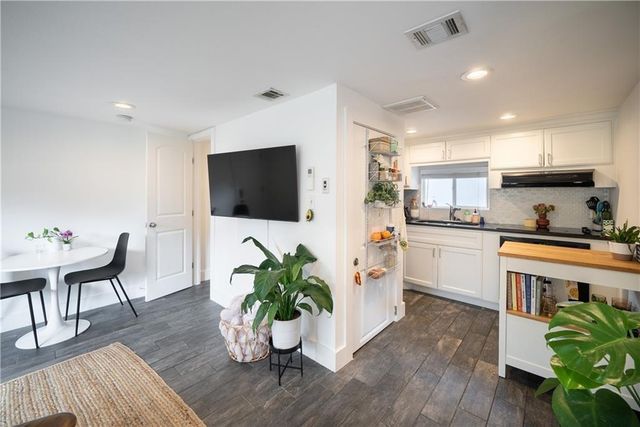 1119 Gunter ST B, Austin, TX 78702