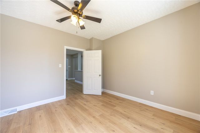 28 Farley St, South Strabane, PA 15301