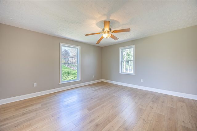 28 Farley St, South Strabane, PA 15301