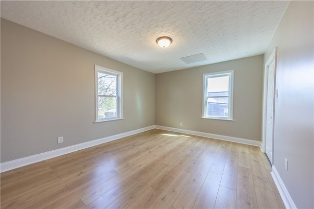 28 Farley St, South Strabane, PA 15301